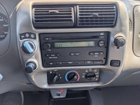 Used 2005 Ford Ranger XL AWD/4WD image 13