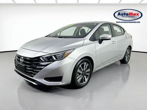 Used 2023 Nissan Versa SV FWD image 5