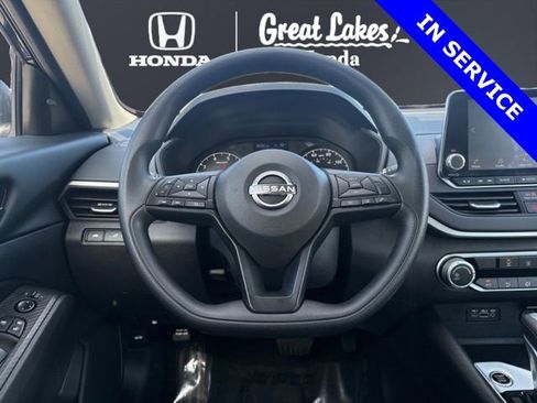 Used 2025 Nissan Altima 2.5 S image 14