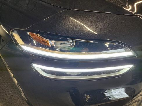 Used 2025 Genesis G70 2.5T image 4