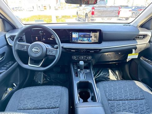 Used 2025 Nissan Kicks SV image 27