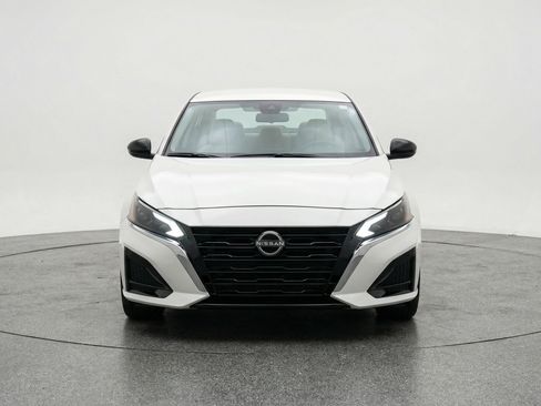 Used 2025 Nissan Altima 2.5 SV image 2