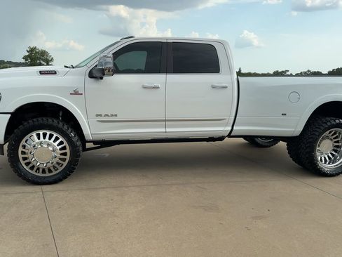 New 2025 RAM 3500 Limited image 5