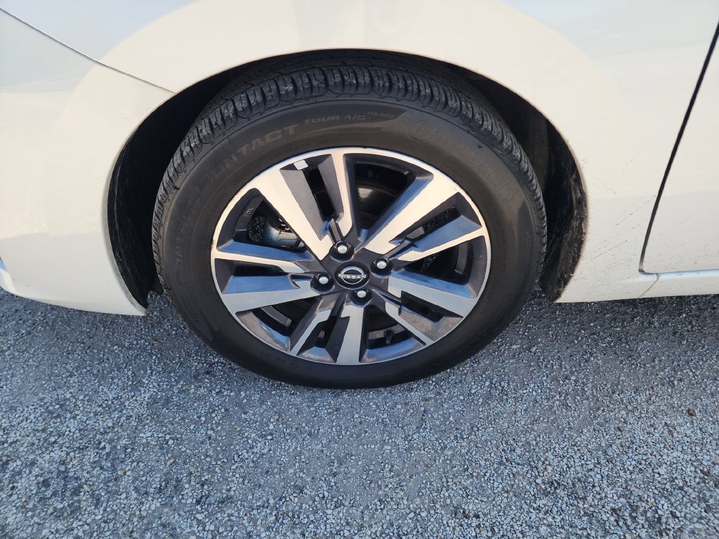 Used 2024 Nissan Versa SV FWD image 11