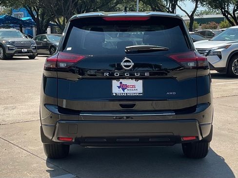 Certified 2026 Nissan Rogue SV AWD/4WD image 5