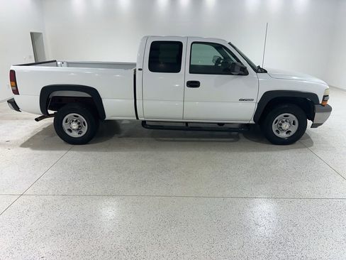 Used 2000 Chevrolet Silverado 2500 W/T w/ Firm Ride Suspension Pkg image 6