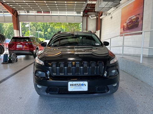 Used 2017 Jeep Cherokee High Altitude AWD/4WD image 2
