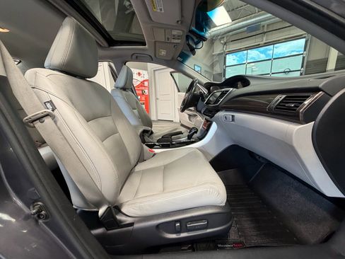 Used 2017 Honda Accord EX-L image 44