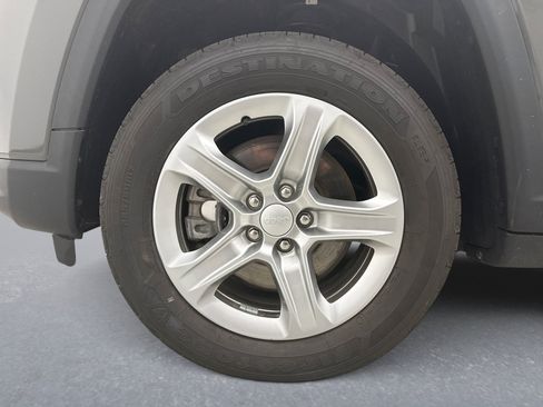 Used 2023 Jeep Compass Latitude AWD/4WD image 23
