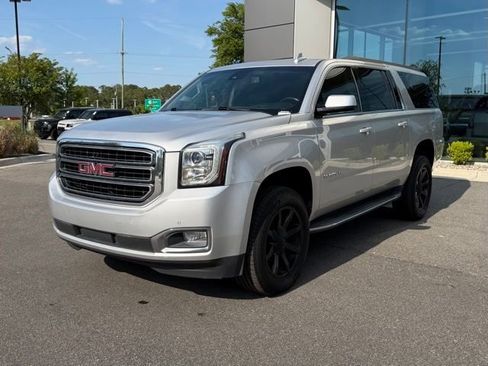 Used 2017 GMC Yukon XL SLT image 1