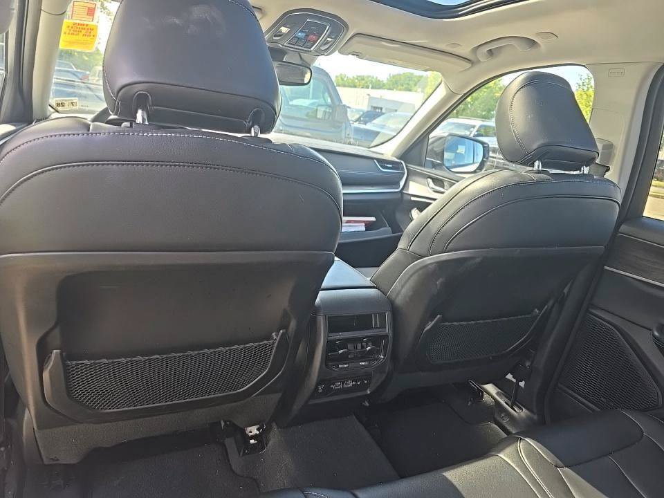 Used 2023 Jeep Grand Cherokee Limited AWD/4WD image 9