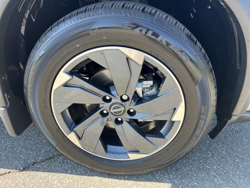 Used 2025 Nissan Rogue SV FWD image 12