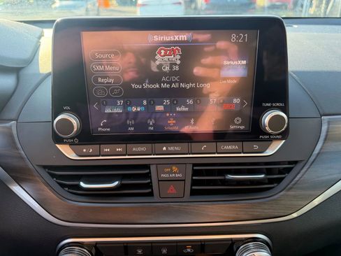 Used 2024 Nissan Altima 2.5 SV image 18