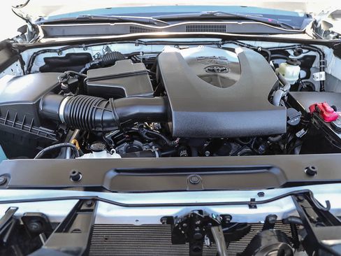 Certified 2020 Toyota Tacoma SR5 image 25