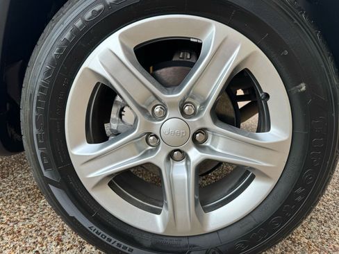 Used 2023 Jeep Compass Latitude image 33