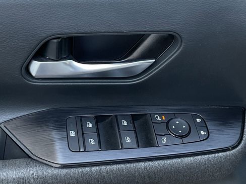 Used 2025 Nissan Kicks SV image 12