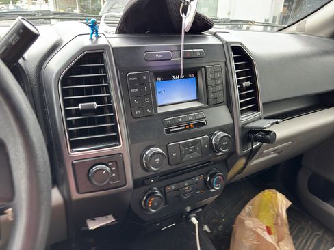 Used 2018 Ford F150 XLT AWD/4WD image 9