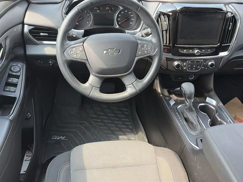 Used 2023 Chevrolet Traverse LT FWD image 5