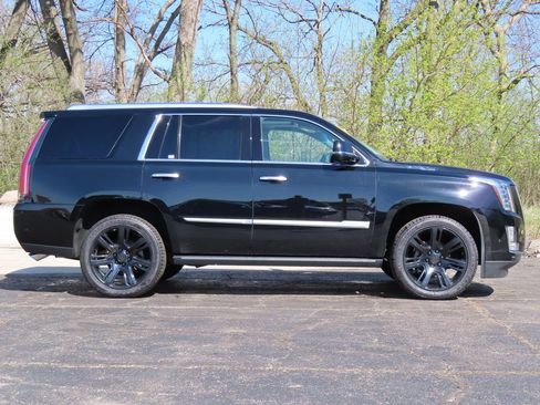 Used 2019 Cadillac Escalade Premium Luxury AWD/4WD image 2