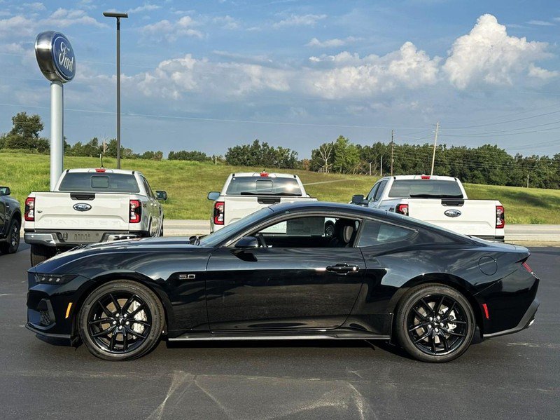 Used 2025 Ford Mustang GT Premium RWD image 5
