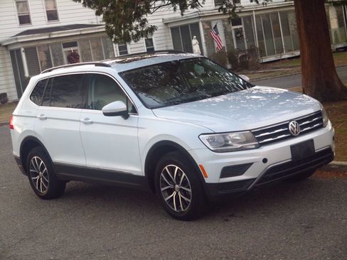 Used 2018 Volkswagen Tiguan SE w/ Panoramic Sunroof Package image 23