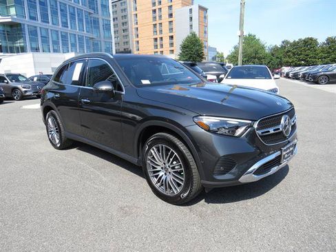 Used 2024 Mercedes-Benz GLC 300 4MATIC image 5
