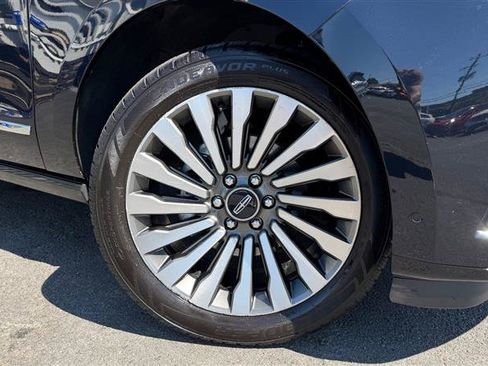 Used 2021 Lincoln Navigator Reserve w/ Luxury Package AWD/4WD image 11