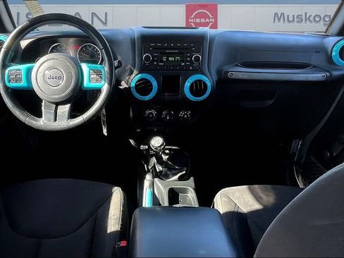 Used 2018 Jeep Wrangler Unlimited Sport w/ Connectivity Group AWD/4WD image 7