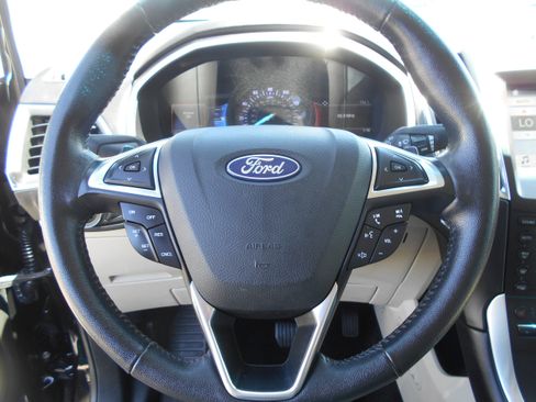 Used 2018 Ford Edge Titanium w/ Technology Package AWD/4WD image 12