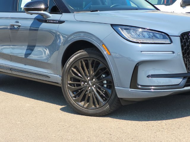 New 2025 Lincoln Corsair AWD w/ Equipment Group 101A image 2