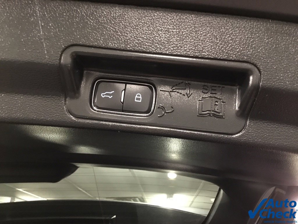 Used 2022 Ford Explorer XLT w/ Equipment Group 202A AWD/4WD image 13