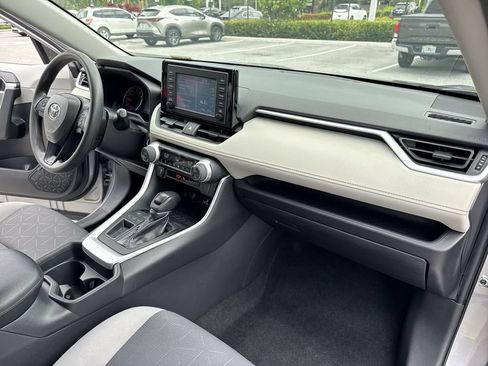 Used 2019 Toyota RAV4 XLE FWD image 32