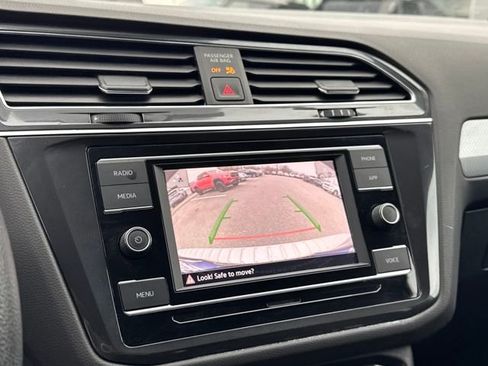 Used 2022 Volkswagen Tiguan S image 19