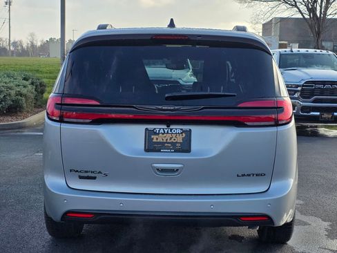 New 2026 Chrysler Pacifica Limited image 7