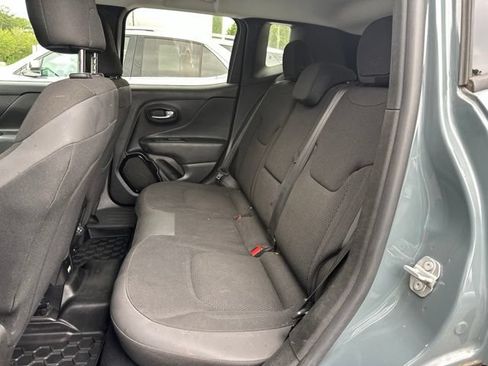 Used 2018 Jeep Renegade Altitude w/ Popular Equipment Group FWD image 8