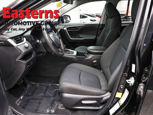 Used 2022 Toyota RAV4 LE AWD/4WD image 14