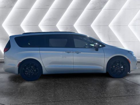 New 2026 Chrysler Pacifica Limited w/ S Appearance Package image 9