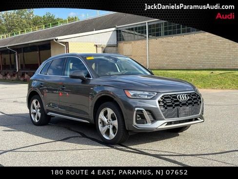 Used 2023 Audi Q5 2.0T Premium Plus w/ Premium Plus Package AWD/4WD image 3