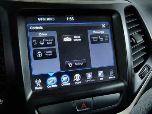 Used 2017 Jeep Cherokee 75th Anniversary AWD/4WD image 22