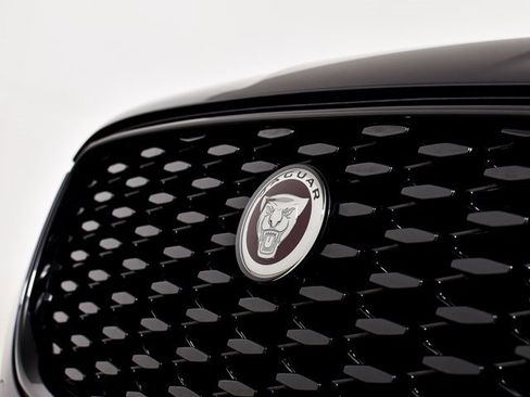 Used 2022 Jaguar F-PACE S image 8