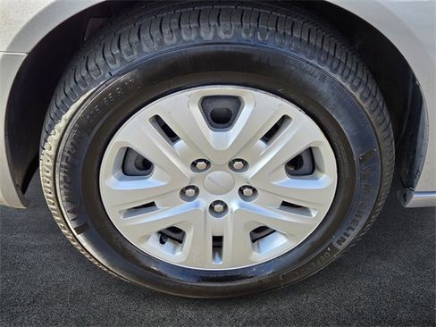 Used 2018 Dodge Grand Caravan SE w/ Rear Park Assist Package image 8