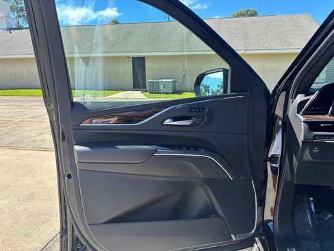 Used 2023 Cadillac Escalade Premium Luxury AWD/4WD image 8