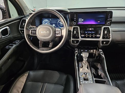 Used 2023 Kia Sorento SX AWD/4WD image 9