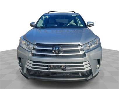 Used 2019 Toyota Highlander SE