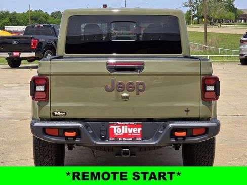 Used 2025 Jeep Gladiator Mojave w/ Convenience Group AWD/4WD image 9