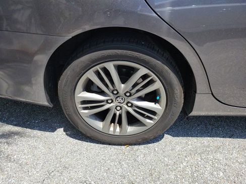 Used 2015 Toyota Camry SE image 5