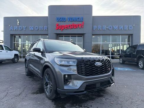 Used 2025 Ford Explorer ST image 1