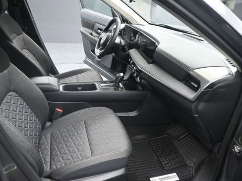 Used 2025 Nissan Kicks SV image 18