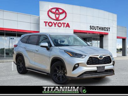 Used 2022 Toyota Highlander LE