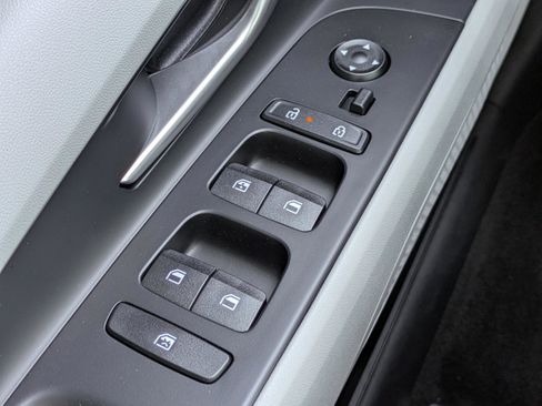 Used 2025 Hyundai Elantra Limited FWD image 20